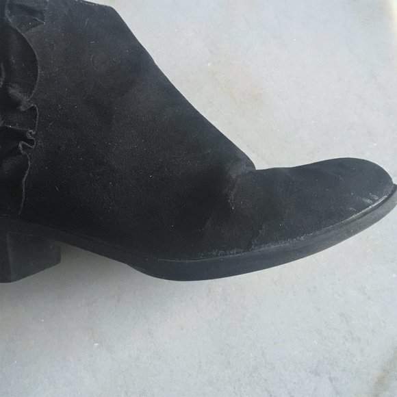 JustFab black chelsea ankle boots / bootie ruffles - Picture 8 of 11